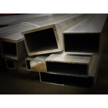 Alumínium zártszelvény 40x30x3 mm