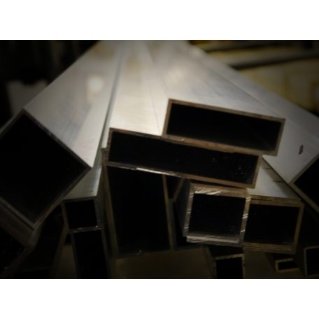 Alumínium zártszelvény 80x40x3 mm